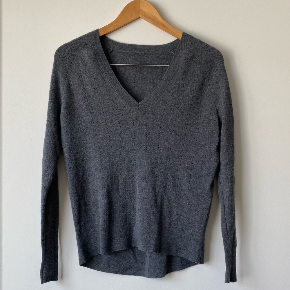 Theory Kommie 100% Perforated Wool V-Neck Pointelle Knit Pullover Sweater